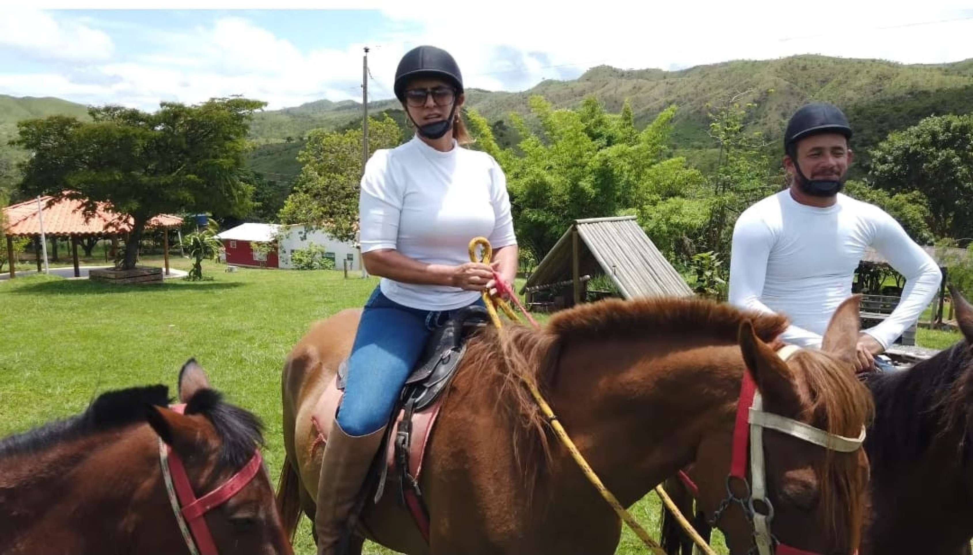 Passeios a cavalo, cachoeira e pescaria est&atilde;o no pacote  do  S&iacute;tio Titara