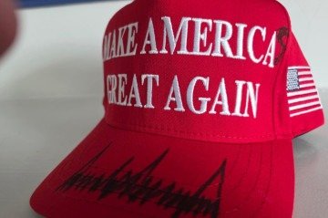 Em publicação nas redes sociais, Petro mostrou um chapéu tradicionalmente usado por Trump (com o slogan MAGA) com a letra 'S' adicionada à mão, formando Magas (referência às Américas no plural) -  (crédito: Reprodução/Redes Sociais)