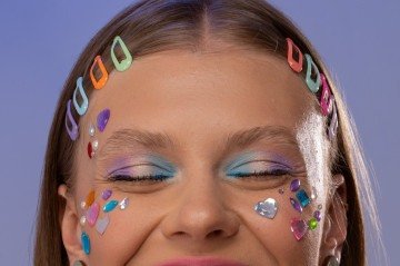 Médica orienta cuidados com a pele neste carnaval, principalmente com o excesso de maquiagem, suor intenso e alta exposição ao Sol -  (crédito: Freepik)