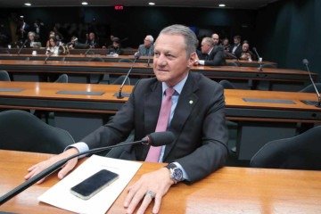 Cherini tem histórico de defesa de práticas terapêuticas sem comprovação científica e tentou regulamentar o uso de ozônio no tratamento pós-covid -  (crédito: Bruno Spada/Câmara dos Deputados)
