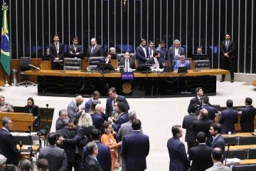 A votação dos projetos que elevam os salários do Legislativo para além do teto constitucional foi marcada por intensos debates  -  (crédito:  Kayo Magalhaes)