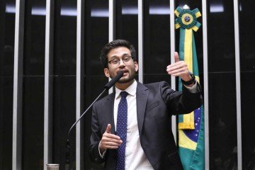 Kim Kataguiri critica criação de penduricalhos e defende fim dos supersalários no serviço público -  (crédito: Kayo Magalhães/Câmara dos Deputados)