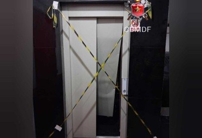 Queda de elevador deixa mulher ferida e mobiliza bombeiros em Samambaia
 -  (crédito: CBMDF/Divulgação)