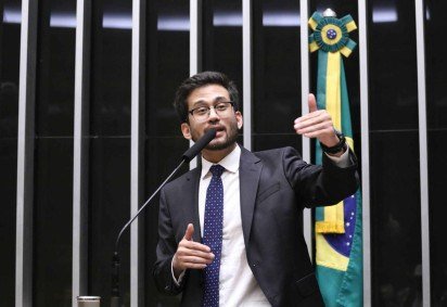 Kim Kataguiri critica criação de penduricalhos e defende fim dos supersalários no serviço público -  (crédito: Kayo Magalhães/Câmara dos Deputados) -Kim Kataguiri critica criação de penduricalhos e defende fim dos supersalários no serviço público -  (crédito: Kayo Magalhães/Câmara dos Deputados)