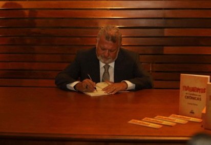 Brasília foi palco, na noite desta quarta-feira (4/2), do lançamento do livro Fragmentos do cotidiano em crônicas, do presidente da Caixa Econômica Federal, Carlos Vieira -  (crédito: Mariana Campos/CB/DAPress) -Brasília foi palco, na noite desta quarta-feira (4/2), do lançamento do livro Fragmentos do cotidiano em crônicas, do presidente da Caixa Econômica Federal, Carlos Vieira -  (crédito: Mariana Campos/CB/DAPress)