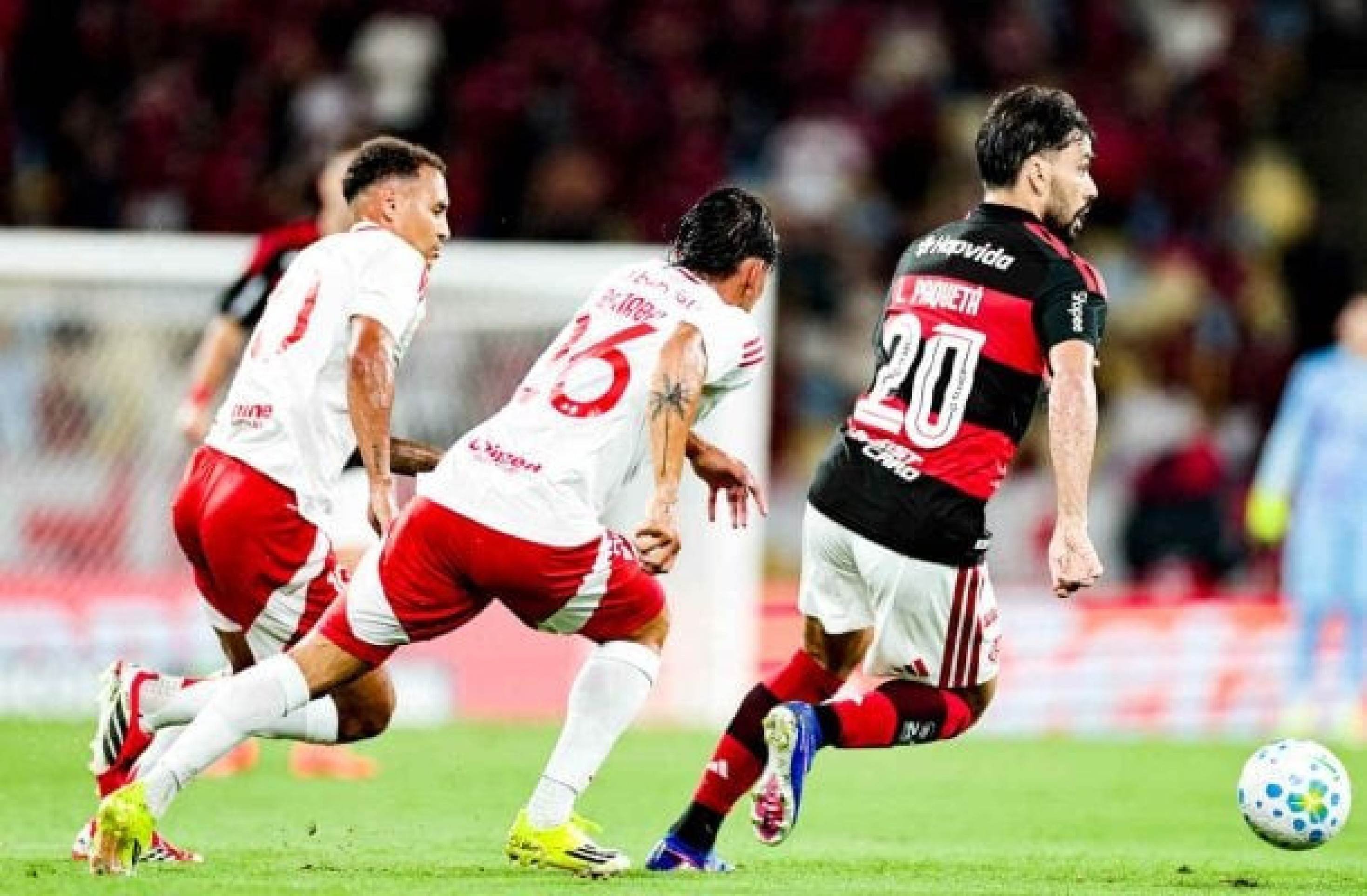 Paquetá estreou como titular, mas Flamengo ficou no 1 a 1 com o Inter no Maracanã -  (crédito: Foto: Gilvan de Souza / Flamengo)