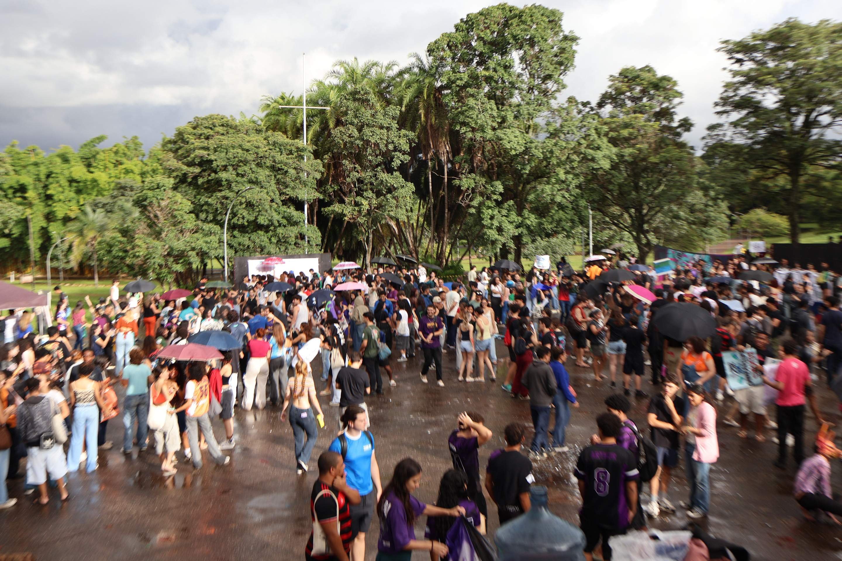 Divulga&ccedil;&atilde;o do list&atilde;o de aprovados foi feita em clima de festa e muita comemora&ccedil;&atilde;o no ICC Norte do c&acirc;mpus Darcy Ribeiro