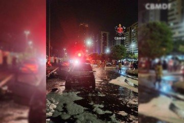 Após a extinção do incêndio, foi feito o trabalho de rescaldo para evitar que novos focos surgissem -  (crédito: Divulgação/CBMDF)