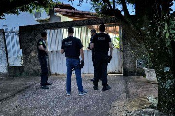 Os mandados judiciais da operação estão sendo cumpridos em Goiás, no Distrito Federal e em Minas Gerais. As apurações seguem para identificar os responsáveis pela tentativa de fraude e a extensão do ataque aos sistemas do Judiciário. -  (crédito: Divulgação/Polícia Civil do Goiás)