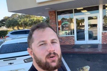 A criação do prato está relacionada à onda de frio que atinge a região da Flórida, fenômeno que tem deixado iguanas 'congeladas' nas ruas -  (crédito: Reprodução/Instagram )