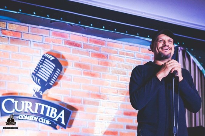 Comediante Paulo Mansur chega a Brasília neste fim de semana com espetáculo sobre a religião Umbanda - (crédito: Divulgação) Comediante Paulo Mansur chega a Brasília neste fim de semana com espetáculo sobre a religião Umbanda - (crédito: Divulgação)