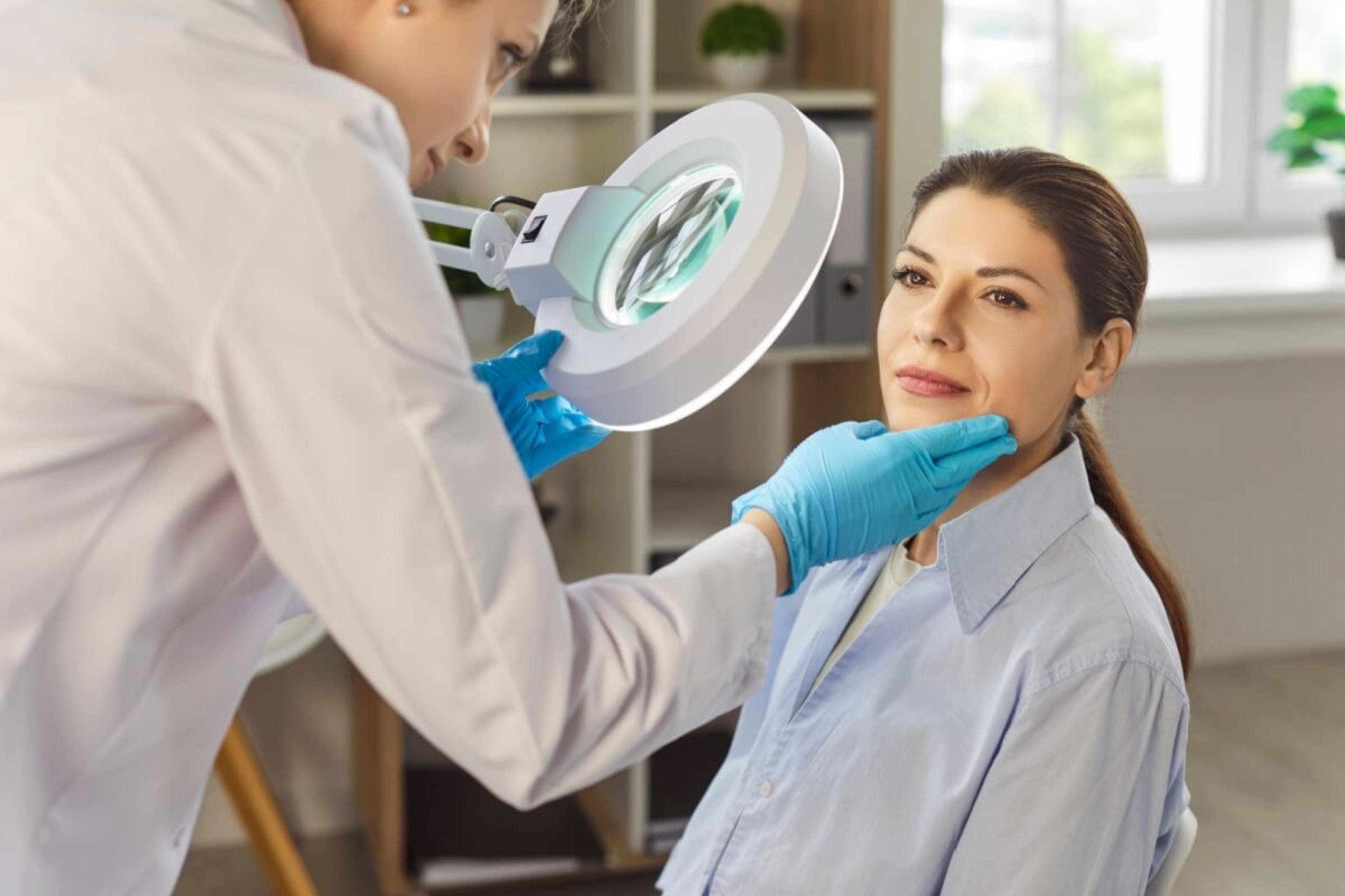 Dia do dermatologista: 10 motivos para ir com mais frequência ao especialista