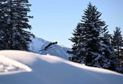 Procedimento íntimo vira arma secreta, expõe brechas no regulamento e coloca o salto de esqui no centro de um escândalo olímpico -  (crédito: BARBARA GINDL / APA / AFP) -Procedimento íntimo vira arma secreta, expõe brechas no regulamento e coloca o salto de esqui no centro de um escândalo olímpico -  (crédito: BARBARA GINDL / APA / AFP)