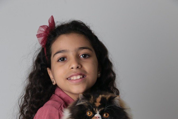 Beatriz Luz e a gata Anya