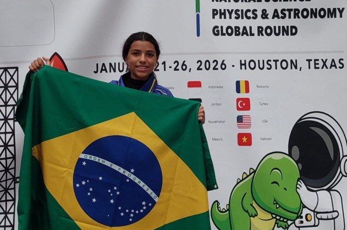 Beatriz Luz representando o Brasil na Copernicus Natural Science Olympiad 2026, onde foi medalhista de ouro -  (crédito: Arquivo pessoal)