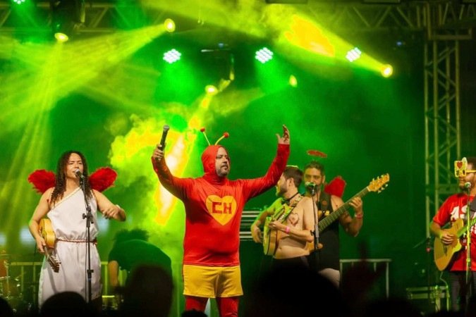 Agito e fantasia com o Samba Urgente no Setor Bancário Sul