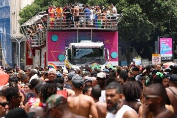 Esbarrões ocorrem nos blocos, mas toques com conotação sexual, intencionais ou repetidos, são crime -  (crédito: Tomaz Silva/Agência Brasil)