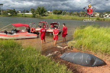 Bombeiros encontram corpo no Lago Paranoá
 -  (crédito: Divulgação/CBMDF)