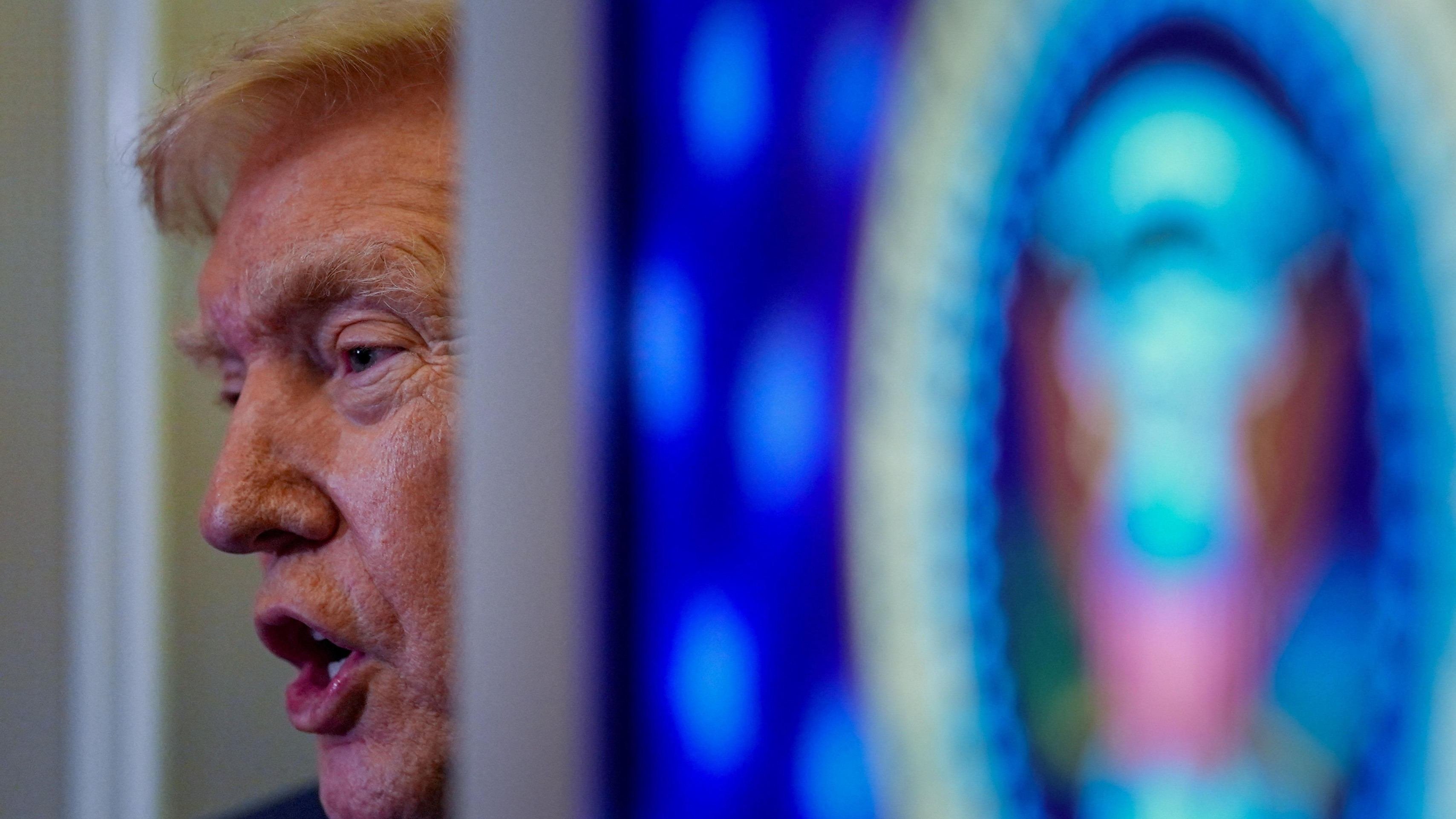 'Eu analiso milhares de coisas', disse o presidente a bordo do Air Force One na sexta-feira -  (crédito: Reuters)