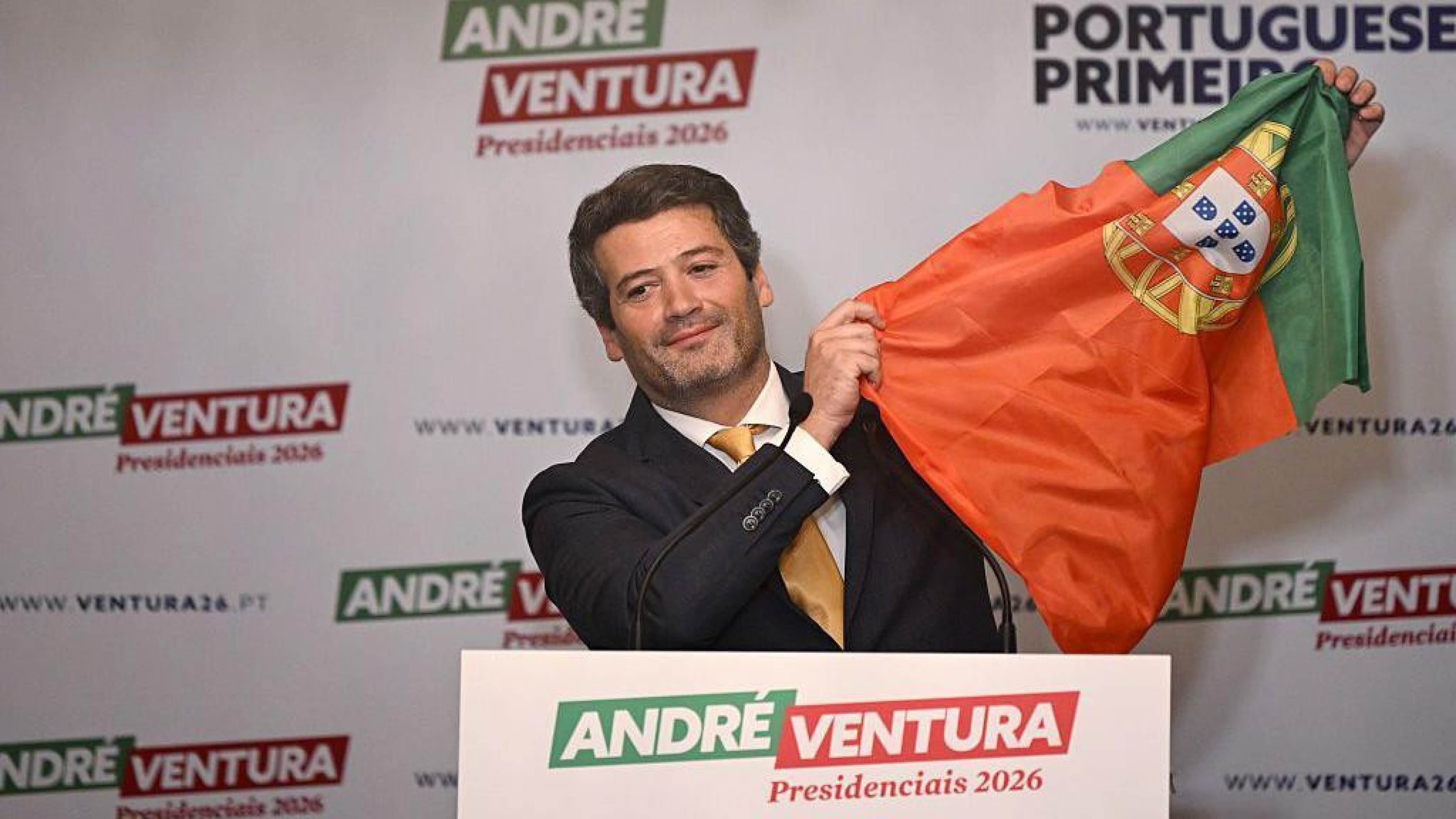 André Ventura e Antonio Seguro disputam o segundo turno das eleições para presidente em Portugal neste domingo (8/2) -  (crédito: AFP via Getty Images)