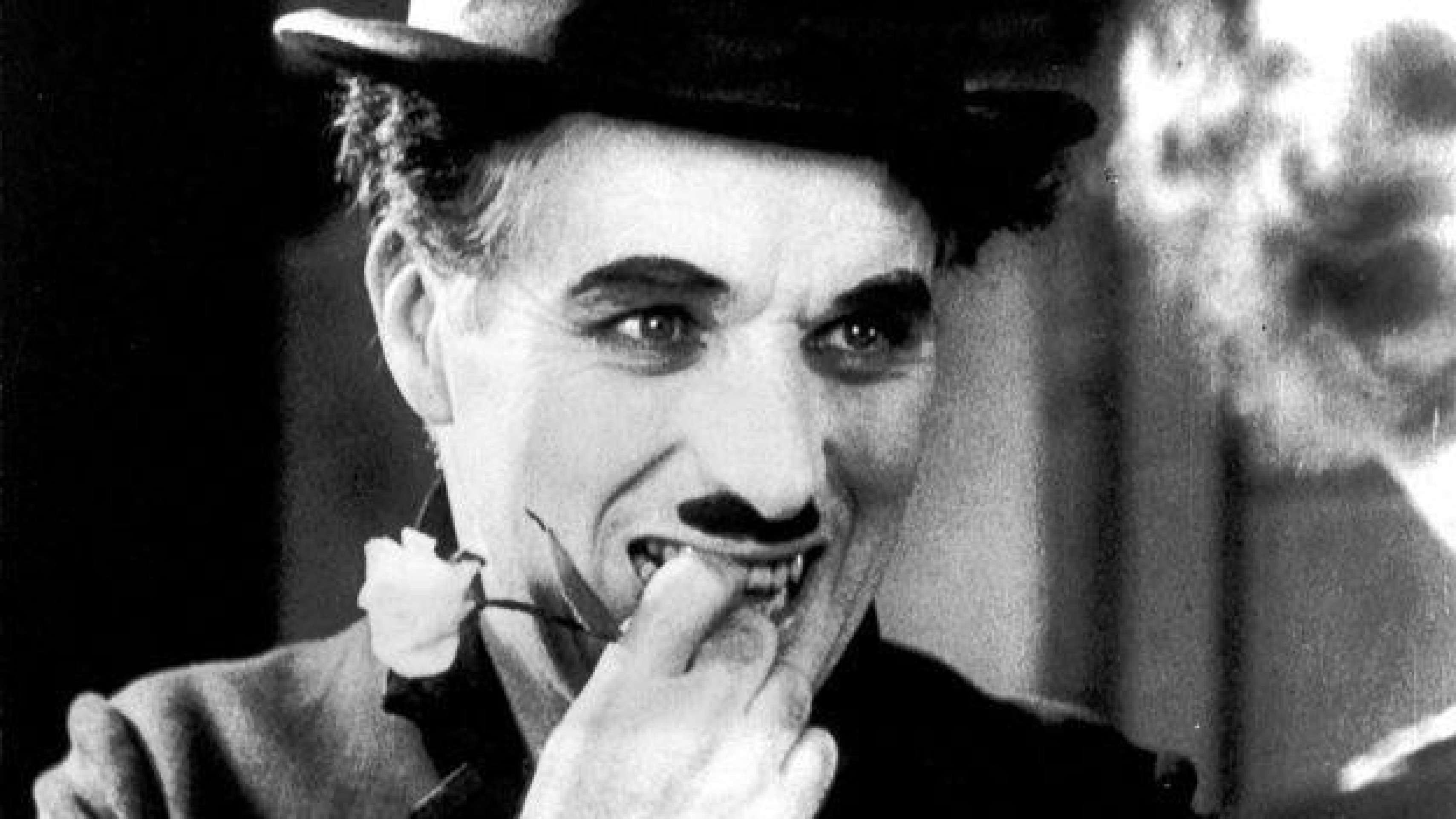 A comédia romântica muda de Chaplin mostra Carlitos apaixonado por uma florista cega, que o confunde com um milionário -  (crédito: Getty Images)