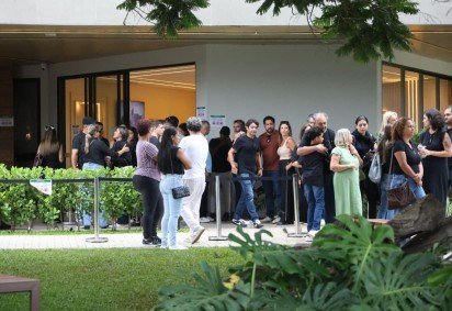 Henrique Maderite foi velado sob forte como&ccedil;&atilde;o na tarde deste domingo (8/2) no Cemit&eacute;rio Bosque da Esperan&ccedil;a, na Regi&atilde;o Norte de BH -  (crédito: Marcos Vieira/EM/D.A.Press)