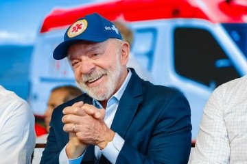  Presidente da Rep..blica, Luiz In..cio Lula da Silva, durante cerim..nia de entrega de ambul..ncias do SAMU, equipamentos para unidades de sa..de e equipamentos cir..rgicos no ..mbito do Novo PAC Sa..de. Salvador - BA...Foto: Ricardo Stuckert / PR
     -  (crédito: Ricardo Stuckert / PR)