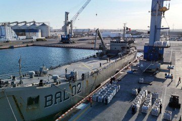 O México enviou no domingo a Cuba dois navios carregados com 814 toneladas de ajuda humanitária, enquanto o governo de Claudia Sheinbaum negocia uma eventual entrega de petróleo à ilha sem sofrer sanções dos Estados Unidos. -  (crédito: JITENDRA RAJ BAJRACHARYA/ ICIMOD / FOREIGN MINISTRY OF MEXICO / AFP)