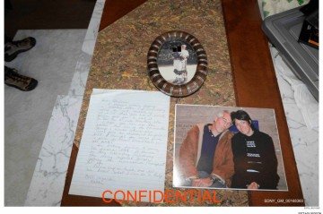 Esta foto sem data, divulgada pelo Departamento de Justiça dos EUA em 30 de janeiro de 2026 como parte dos arquivos de Jeffrey Epstein, mostra Jeffrey Epstein com Ghislaine Maxwell em um local não identificado -  (crédito: AFP PHOTO / US DEPARTMENT OF JUSTICE)