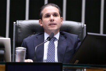 Motta destacou que a mudança na jornada de trabalho envolve impactos significativos na economia e nas relações de trabalho -  (crédito: Vinicius Loures/Câmara dos Deputados)