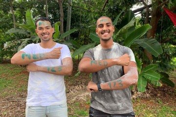 Márcio Caldas, 22, e Sérgio Alecrim, 23, passaram, juntos, para o curso mais concorrido da UnB: medicina -  (crédito: Alice Meira e Gabriela Braz/CB/D.A Press)