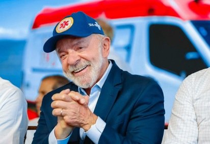  Presidente da Rep..blica, Luiz In..cio Lula da Silva, durante cerim..nia de entrega de ambul..ncias do SAMU, equipamentos para unidades de sa..de e equipamentos cir..rgicos no ..mbito do Novo PAC Sa..de. Salvador - BA...Foto: Ricardo Stuckert / PR
     -  (crédito: Ricardo Stuckert / PR)