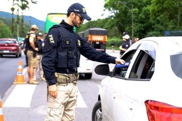 No esforço de fiscalização, a PRF abordou 5,48 milhões de pessoas e fiscalizou 4,67 milhões de veículos -  (crédito: Divulgação / PRF)