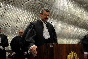  Buzzi ficará impedido de usar seu local de trabalho, veículo oficial e demais prerrogativas inerentes ao exercício da função. 
 -  (crédito: STJ)