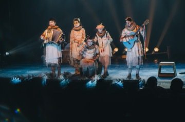 Na peça 
as crianças são convidadas a refletir sobre o que significa ser humano