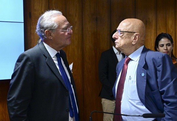 Senadores Renan Calheiros (MDB-AL) e Esperidião Amin (PP-SC) -  (crédito: Geraldo Magela/Agência Senado)
