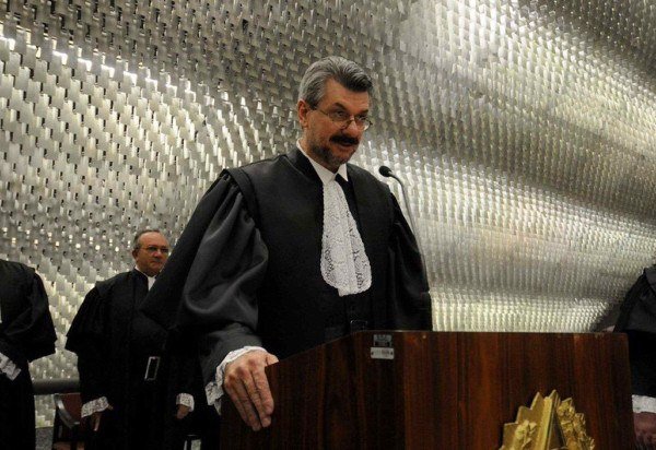  Buzzi ficará impedido de usar seu local de trabalho, veículo oficial e demais prerrogativas inerentes ao exercício da função. 
 -  (crédito: STJ)