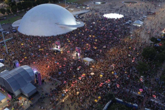 Ao todo, 15 blocos oficiais desfilam pelo DF, incluindo atrações infantis, tradicionais e manifestações culturais afro-brasileiras - (crédito: Tuca Barreto/Divulgação ) Ao todo, 15 blocos oficiais desfilam pelo DF, incluindo atrações infantis, tradicionais e manifestações culturais afro-brasileiras - (crédito: Tuca Barreto/Divulgação )