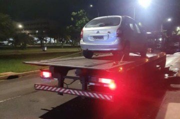 Homem é preso por tráfico de drogas após dirigir em zigue-zague
 -  (crédito: PMDF/Divulgação)