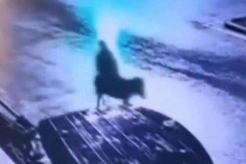 Segundo a agência estatal turca Anadolu, o criminoso tem 26 anos -  (crédito: Reprodução/X)