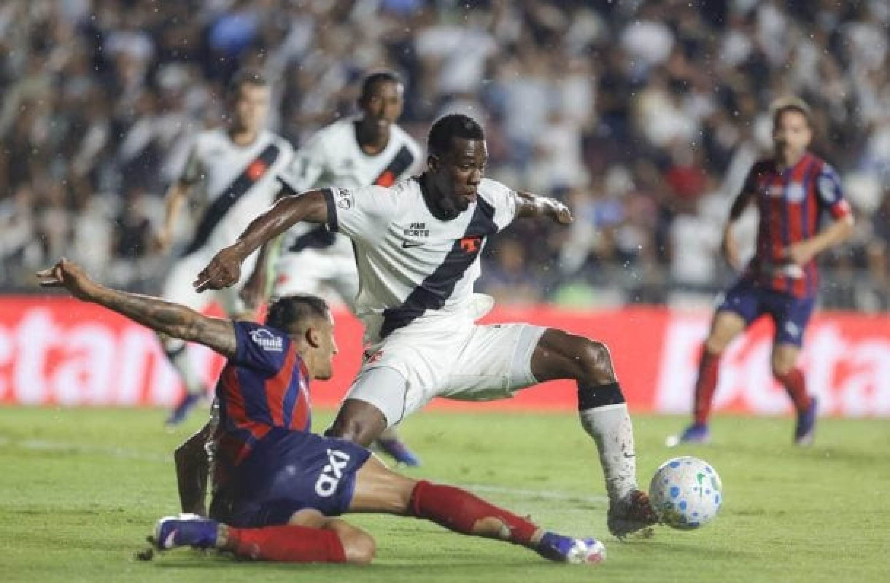 O Vasco partiu para cima do adversário no segundo tempo, sufocou o Bahia em busca do empate, mas não conseguiu -  (crédito: Foto: Rafael Rodrigues/EC Bahia)
