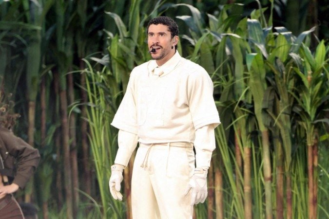 Bad Bunny performando durante o Apple Music Super Bowl LX Halftime Show 