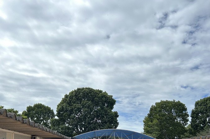 Estudantes aprovados no pátio do Centro de Ensino Médio 03 (CEM 03) de Taguatinga