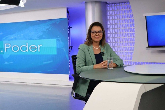 Leila Barros, pré-candidata ao Senado pelo PDT, é a entrevistado do CB.Poder