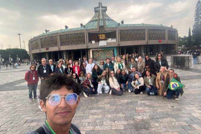 O guia mexicano Madrigal (em destaque, de óculos) ressalta a alegria dos brasileiros 