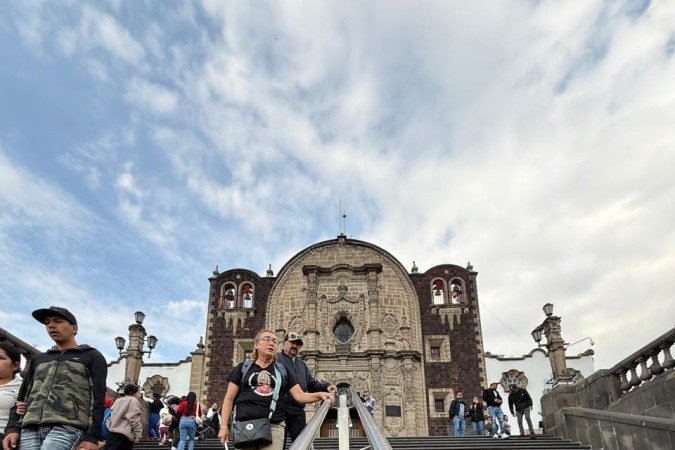 O país reúne milhares de pessoas para turismo religioso