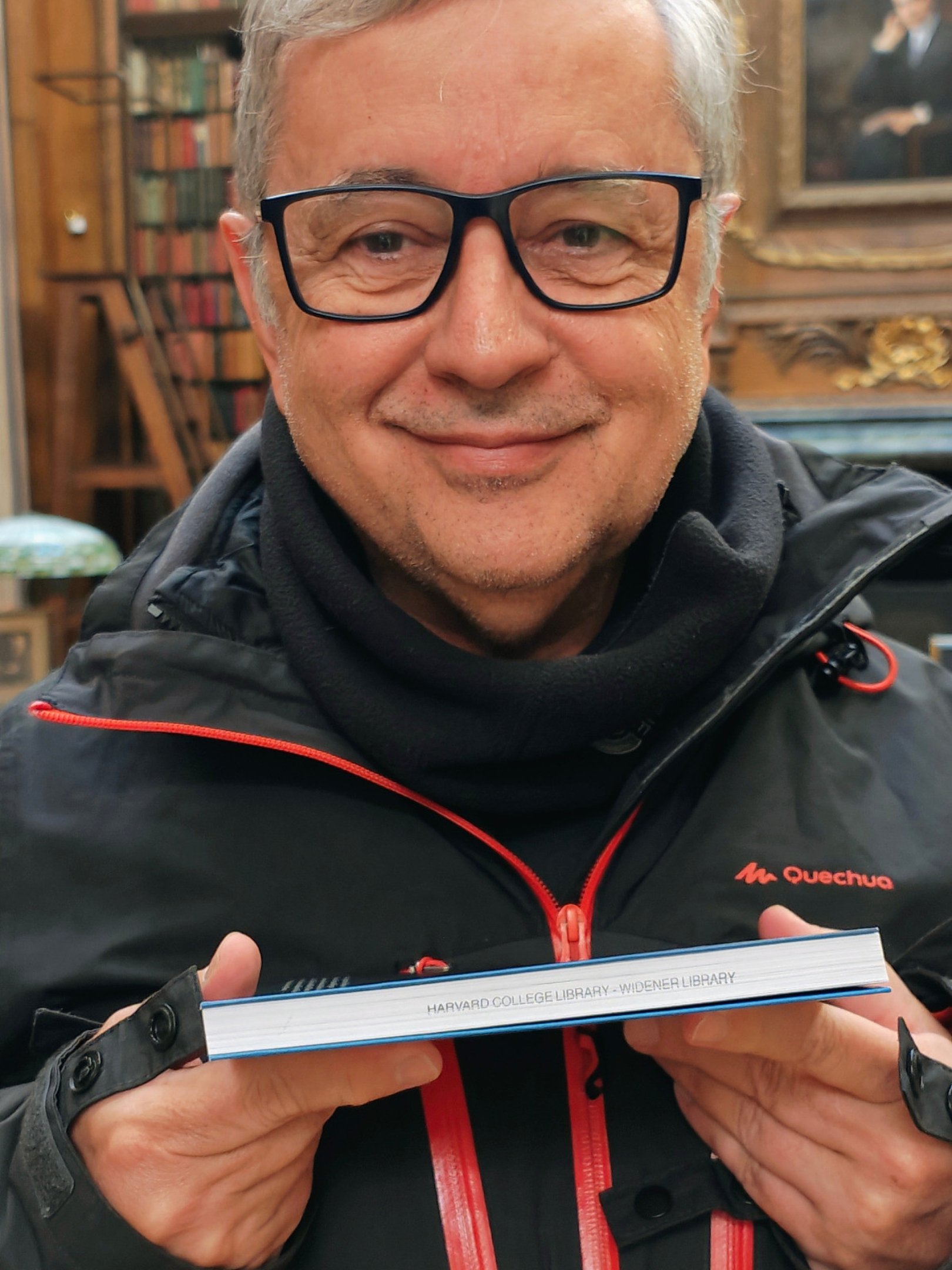 Momento em que o professor descobriu que seu livro est&aacute; em biblioteca de Harvard