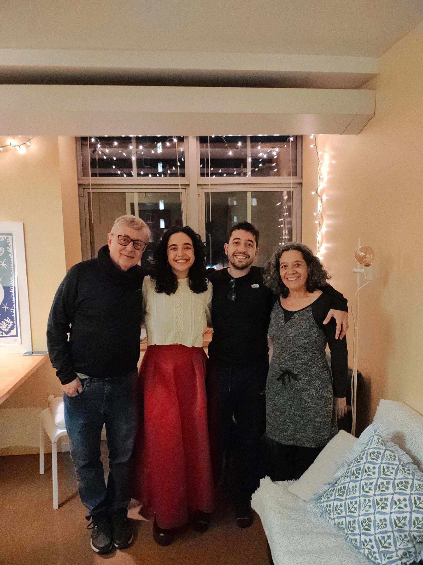  Professor C&eacute;sar Augusto Tib&uacute;rcio Silva e a fam&iacute;lia reunida no Natal de 2025