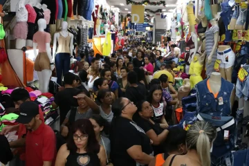 Segundo a FecomercioSP, setores estratégicos como varejo, agricultura e construção civil seriam diretamente afetados pela alteração da jornada 6x1, podendo desorganizar fornecedores, logística, serviços associados e, consequentemente, o consumo.
 -  (crédito: Rovena Rosa/Agência Brasil)