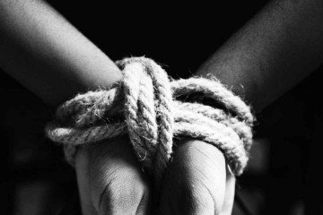 Funcionário foi feito de refém dentro da própria casa ao ser confundido com gerente de banco -  (crédito: Imagem ilustrativa/Freepik)